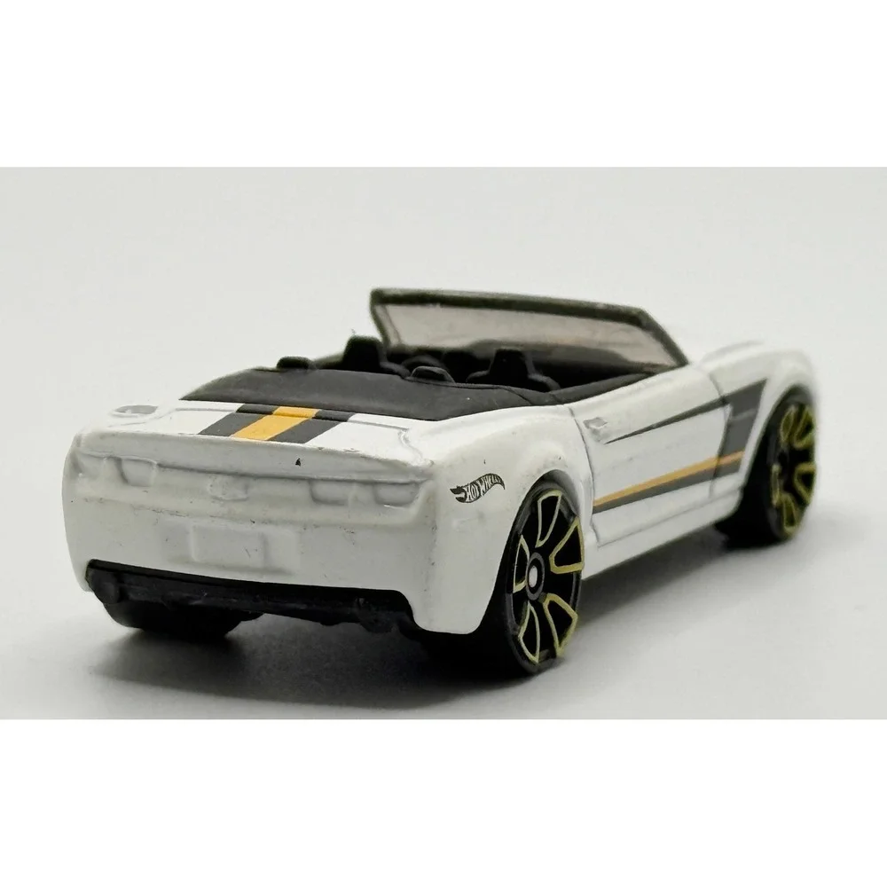 Hot Wheels Camaro Convertible Concept HW Workshop 1:64 Diecast Toy Race Car 2007